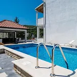 Mata Family Apartment Molunat