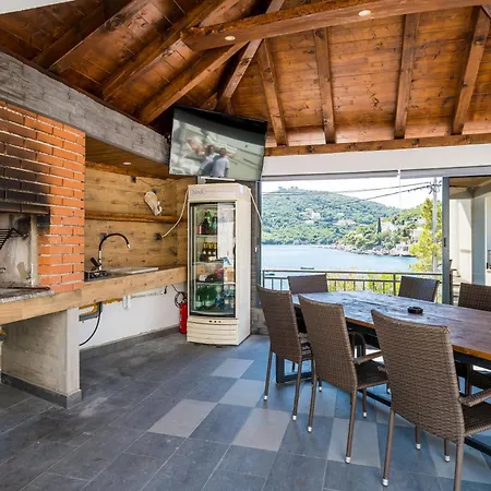 Mata Family Apartament Molunat