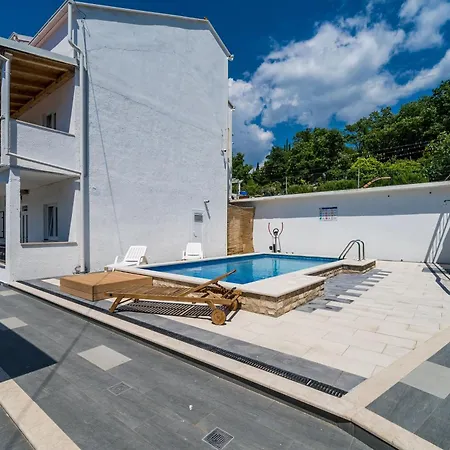 Mata Family * Molunat