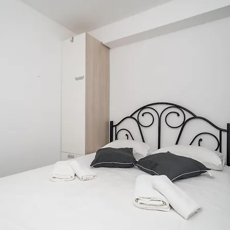 Mata Family Apartman Molunat